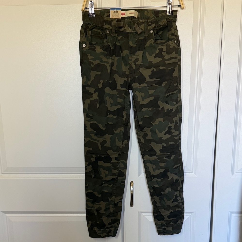Levi's Olive Green Camouflage Jogger (12)